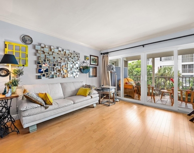 155 Yacht Club Drive - Photo Thumbnail 2
