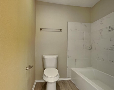 320 Faircrest Drive - Photo Thumbnail 9