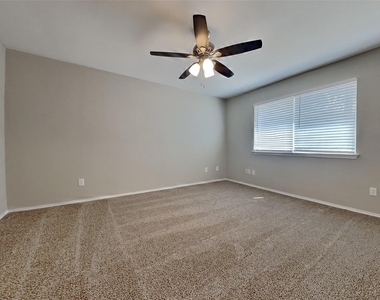 320 Faircrest Drive - Photo Thumbnail 6