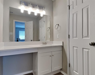 320 Faircrest Drive - Photo Thumbnail 8