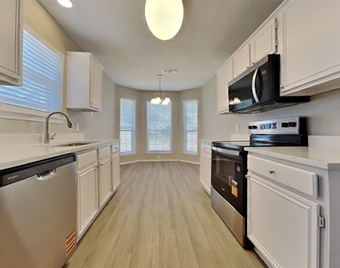 320 Faircrest Drive - Photo Thumbnail 4