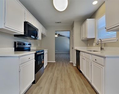 320 Faircrest Drive - Photo Thumbnail 3