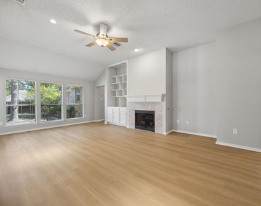305 Fairfax Drive - Photo Thumbnail 3