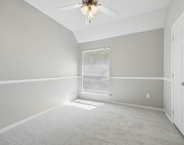305 Fairfax Drive - Photo Thumbnail 16