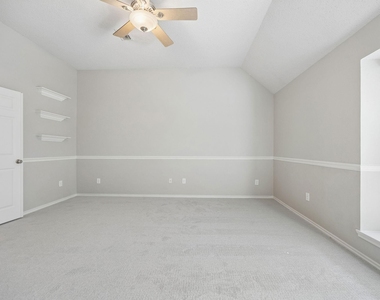 305 Fairfax Drive - Photo Thumbnail 17
