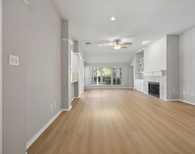 305 Fairfax Drive - Photo Thumbnail 2