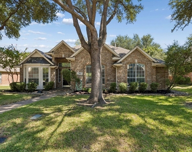 305 Fairfax Drive - Photo Thumbnail 1