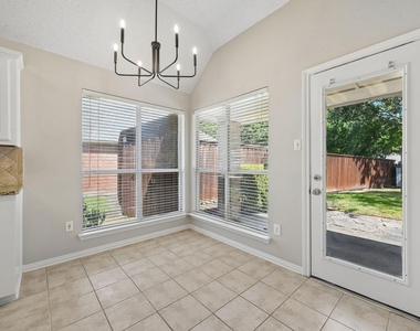 305 Fairfax Drive - Photo Thumbnail 10