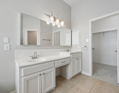 305 Fairfax Drive - Photo Thumbnail 14