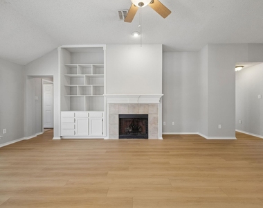 305 Fairfax Drive - Photo Thumbnail 5