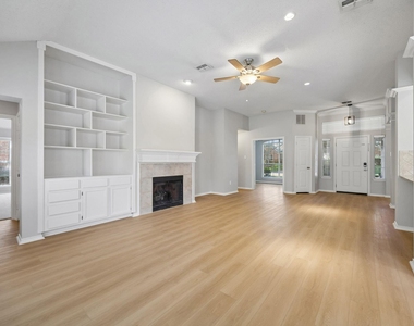 305 Fairfax Drive - Photo Thumbnail 4
