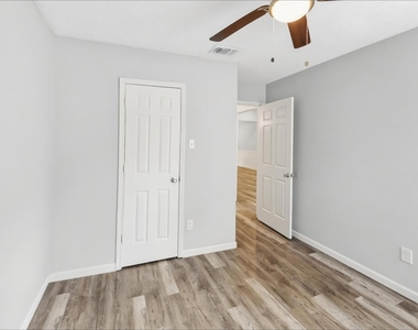 7806 Laver Court - Photo Thumbnail 14