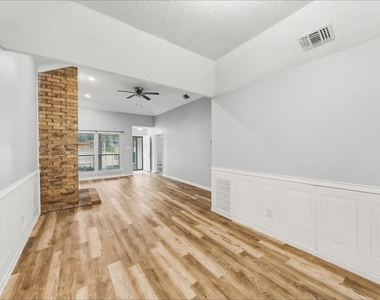 7806 Laver Court - Photo Thumbnail 8
