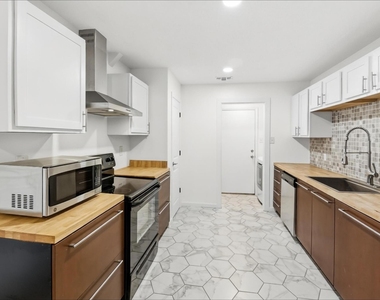 7806 Laver Court - Photo Thumbnail 6