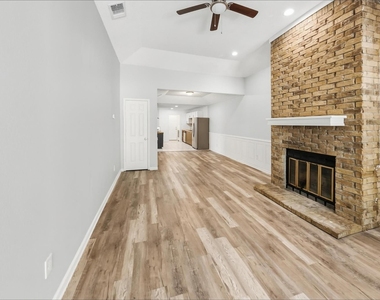 7806 Laver Court - Photo Thumbnail 2