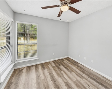7806 Laver Court - Photo Thumbnail 13