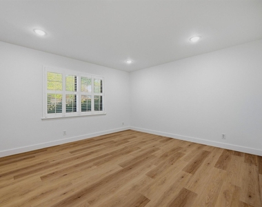 600 W Pelton Street - Photo Thumbnail 16