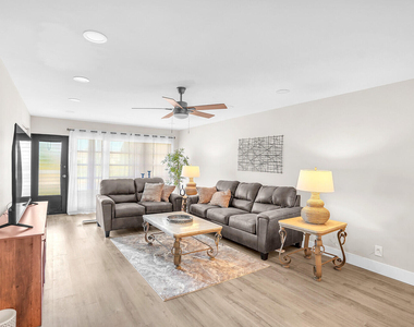 13719 Via Aurora Way - Photo Thumbnail 4