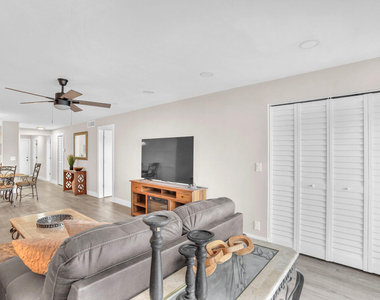 13719 Via Aurora Way - Photo Thumbnail 7