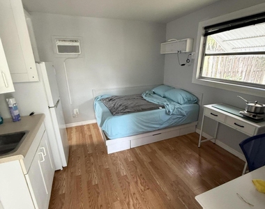 605 E Coast Avenue - Photo Thumbnail 2