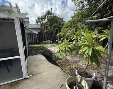 605 E Coast Avenue - Photo Thumbnail 9
