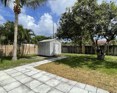 116 E Central Boulevard - Photo Thumbnail 3