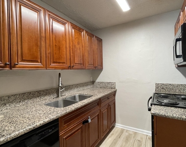 116 E Central Boulevard - Photo Thumbnail 5