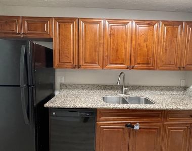 116 E Central Boulevard - Photo Thumbnail 4