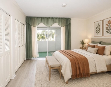 3240 Lake Osborne Drive - Photo Thumbnail 11