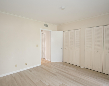 3240 Lake Osborne Drive - Photo Thumbnail 13