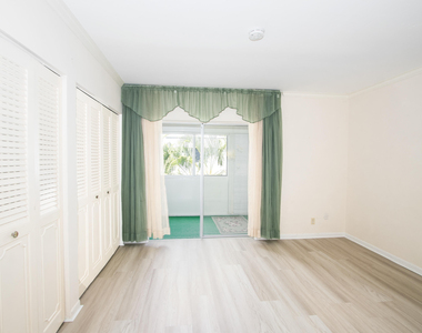 3240 Lake Osborne Drive - Photo Thumbnail 10