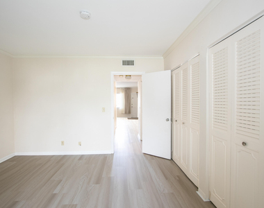 3240 Lake Osborne Drive - Photo Thumbnail 12
