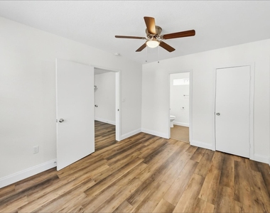 2304 Ryan Avenue - Photo Thumbnail 8