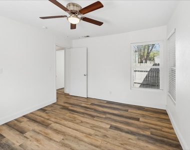 2304 Ryan Avenue - Photo Thumbnail 14