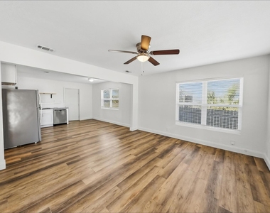 2304 Ryan Avenue - Photo Thumbnail 4