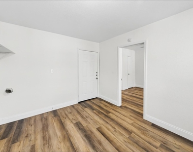 2304 Ryan Avenue - Photo Thumbnail 18