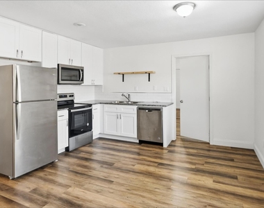 2304 Ryan Avenue - Photo Thumbnail 6