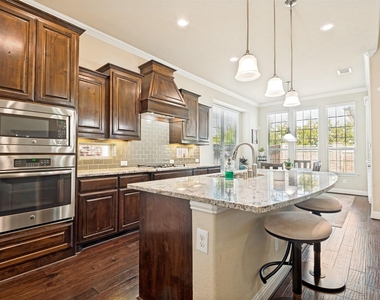 911 Mountain Laurel Drive - Photo Thumbnail 6
