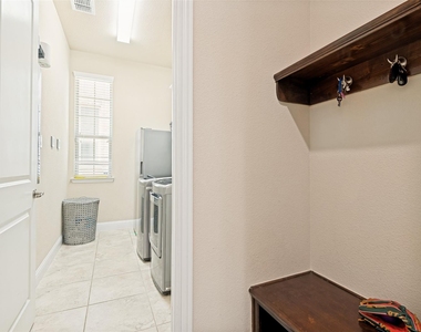 911 Mountain Laurel Drive - Photo Thumbnail 8