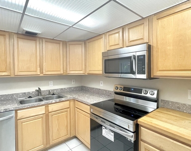 501 Sandtree Drive - Photo Thumbnail 14