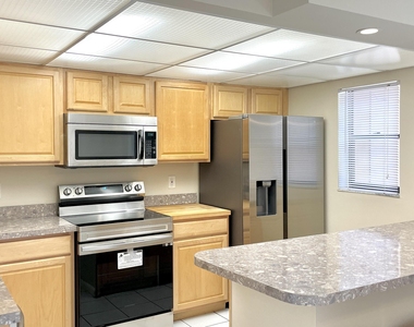 501 Sandtree Drive - Photo Thumbnail 8