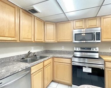 501 Sandtree Drive - Photo Thumbnail 10