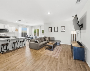8420 Berry Crest Street - Photo Thumbnail 3