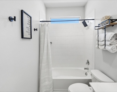 8420 Berry Crest Street - Photo Thumbnail 18
