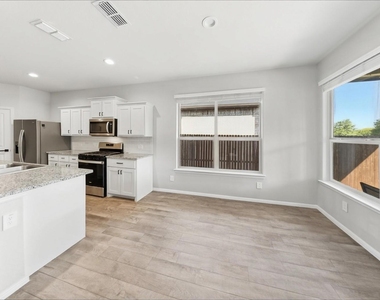 8420 Berry Crest Street - Photo Thumbnail 7