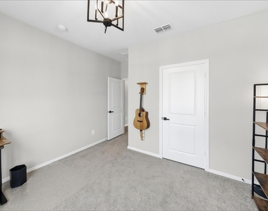 8420 Berry Crest Street - Photo Thumbnail 13