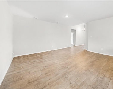 8420 Berry Crest Street - Photo Thumbnail 4