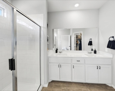 8420 Berry Crest Street - Photo Thumbnail 10