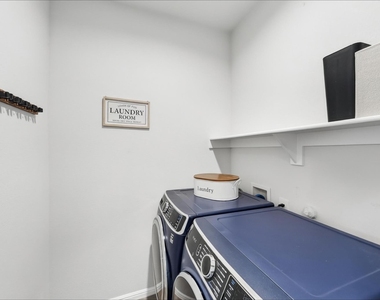 8420 Berry Crest Street - Photo Thumbnail 20