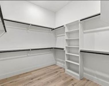 5516 Helmick Avenue - Photo Thumbnail 13